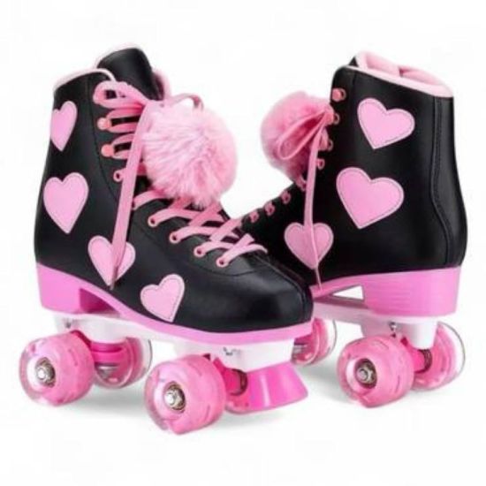 صورة سكيت رول كلاسيك بالدانتيل وكرات الفرو